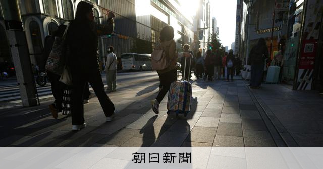 akikohorikawa11's tweet card. 　首相の台湾有事に関する国会答弁をめぐる日中の緊張の高まりを受け、中国外務省が呼びかけた日本への渡航自粛。コロナ禍の後、回復しつつあった中国からの訪日客からは早くもキャンセルが相次ぎ、専門家は両国の冷…