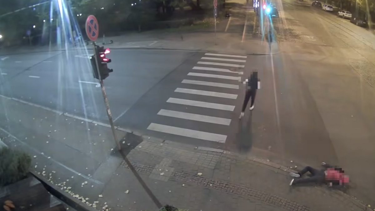 miks_eu's tweet card. Vienlaikus no VP tika saņemta informācija, ka netālu esošajā parkā vairāku jauniešu grupējums uzbrucis citām personām.