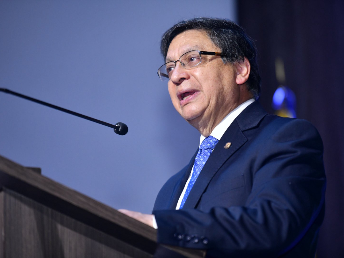 lasillavacia's tweet card. La Silla Vacía revela el texto completo de la ponencia con la que el presidente de la Corte Constitucional pide tumbar la principal reforma del gobierno Petro. 