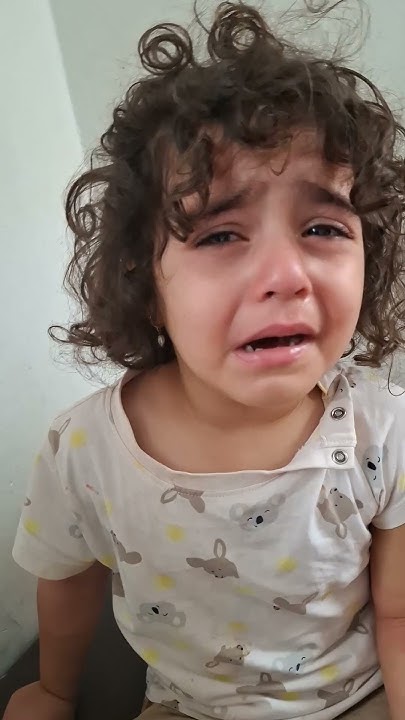 tarek_alzamel's tweet card. سوسو عم تبكي | لسعتها النحلة | ترند قرصتني نحله Salsabil was stung by...