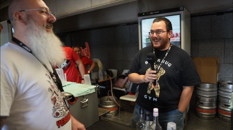 NoobosaurusR3x's tweet card. De retour de Paris pour leHACK, c'était génial ! Le montage de la vidéo commence et je ne résiste pas à l'envie de vous partager quelques clichés sympathiques ! Avant de venir, je n'étais pas certain...