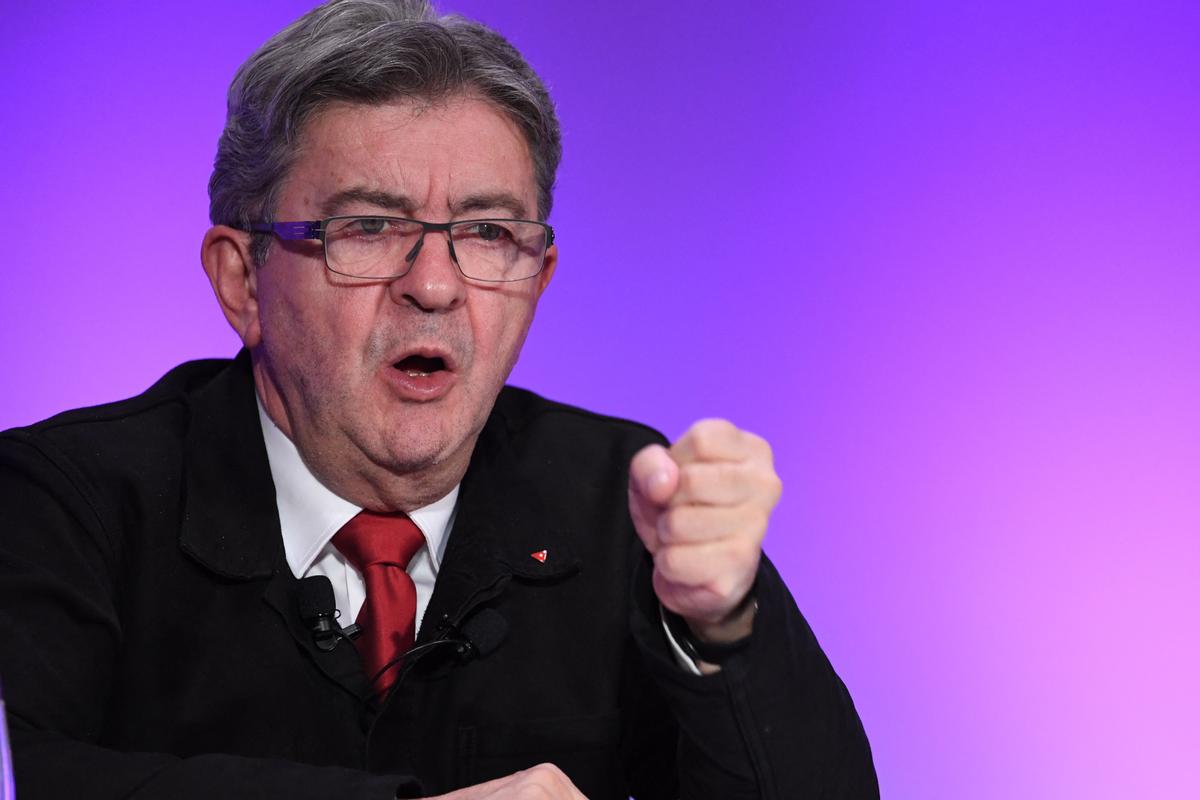 TheCodingShibb's tweet card. La macronie renvoie dos à dos « les deux extrêmes » LFI et le RN. Le Conseil d’Etat a pourtant tranché : si le Rassemblement national est bien d’extrême droite, La France insoumise, tout comme le...