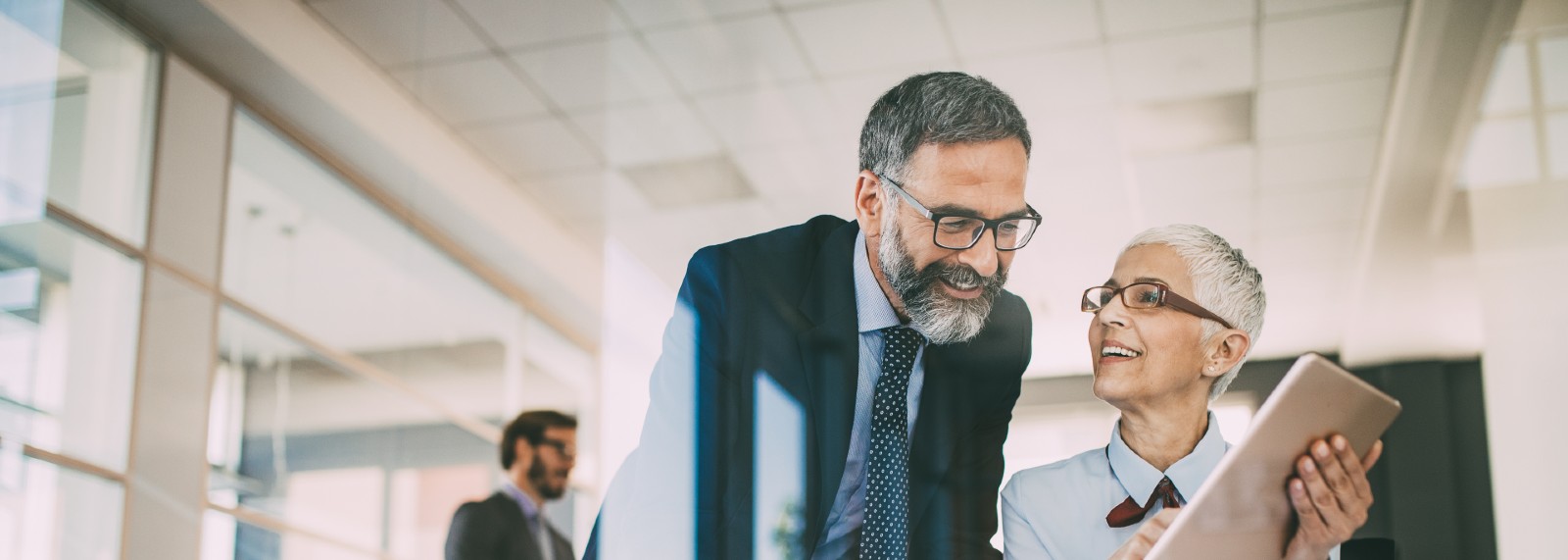 SyntaxSystemsDE's tweet card. Welche Herausforderungen IT-Verantwortliche bei der Multi Cloud meistern müssen? Welche Regeln es bei Planung und Umsetzung zu beachten gilt?