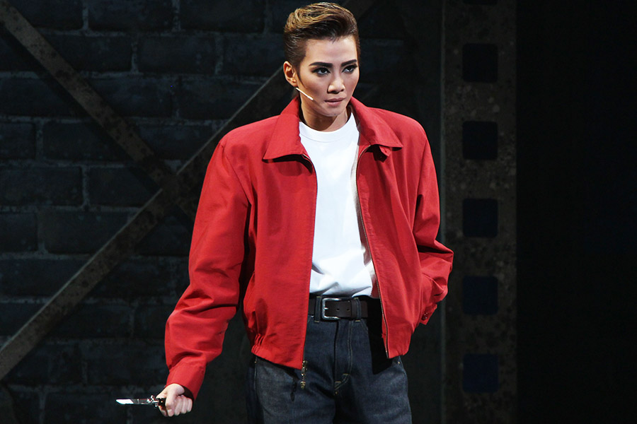 lmaga_jp's tweet card. 孤独を秘めた瞳、破天荒な言動、芝居への情熱が一本の線でつながる。そこに令和のディーンがいた――。宝塚歌劇団星組