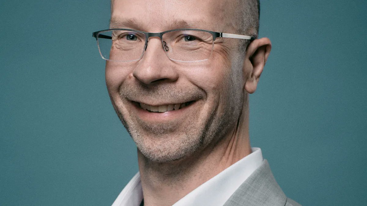 Tivilehti's tweet card. Ne organisaatiot, jotka ovat panostaneet datan hallintaan ja käyttötapausten priorisointiin sekä muutosjohtamiseen näkevät jo nyt konkreettisia hyötyjä, arvioi Vincitin tuore Data & AI -liiketoimin...