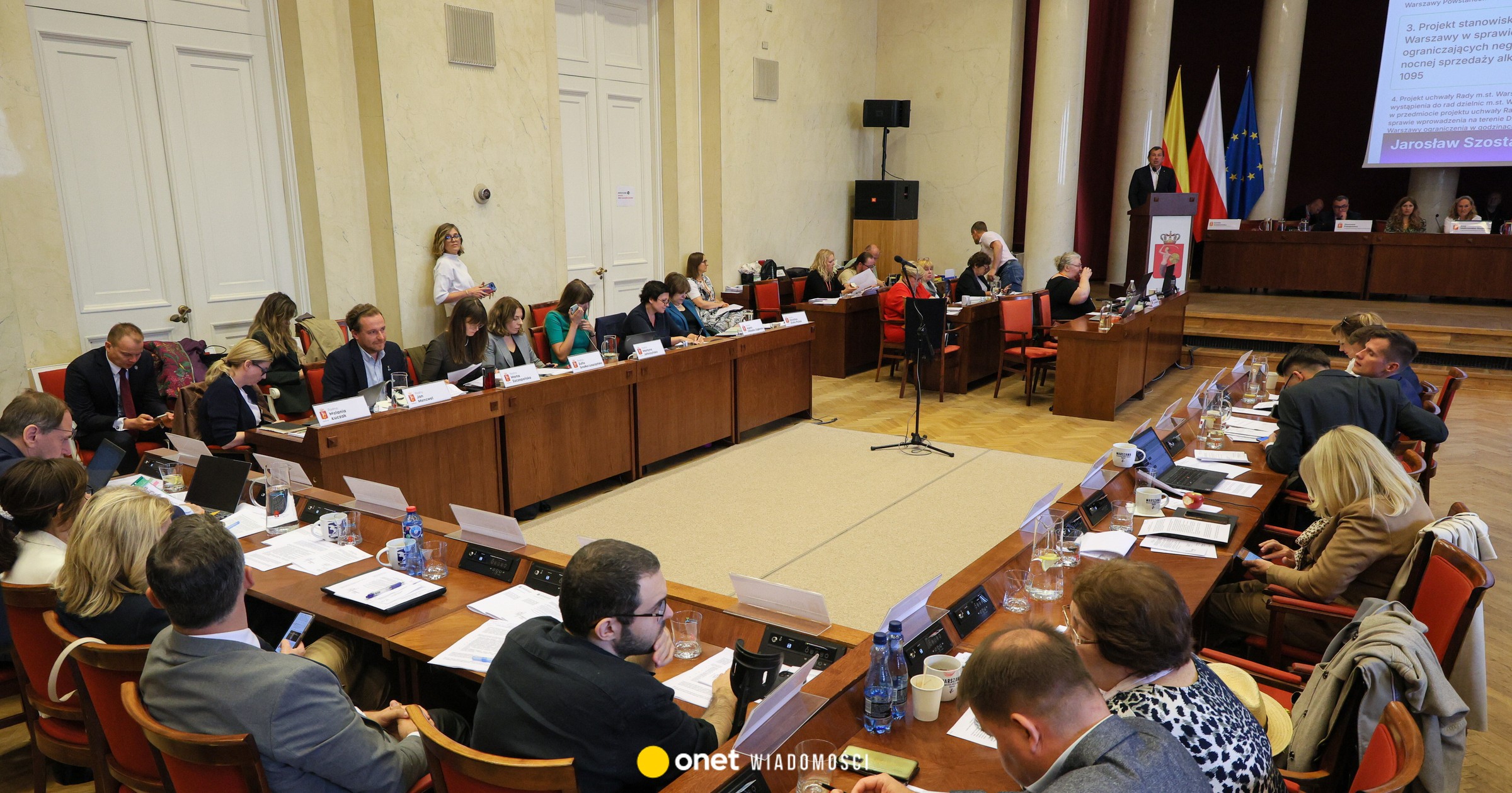 OnetWiadomosci's tweet card. Na czwartkowej sesji radni Warszawy przyjęli zaproponowane przez klub KO stanowisko m.in. w sprawie pilotażowego wprowadzenia nocnej prohibicji w Śródmieściu i na Pradze-Północ. Wcześniej prezydent...