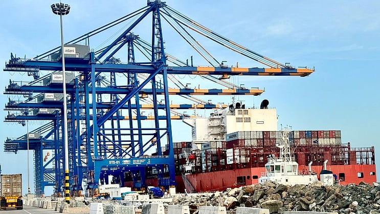 NDTVProfitHindi's tweet card. अगर हम सर्विसेज और मर्चेंडाइज को मिलाकर ओवरऑल एक्सपोर्ट को देखें तो अक्टूबर में इसमें 19.46% का इजाफा दर्ज किया गया है.