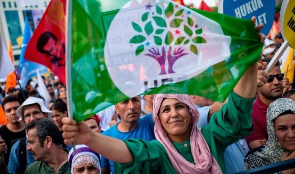 ProgIntl_fr's tweet card. Der türkische Präsident Erdoğan treibt die Pläne zum Verbot der Demokratischen Volkspartei (HDP) voran. Zeige Solidarität und verteidige die türkische Demokratie.