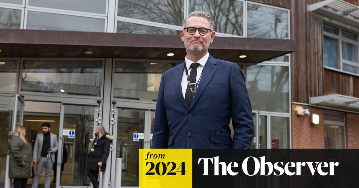 DrRLofthouse's tweet card. Headteacher Alan Streeter has turned around Beacon High School, a deprived secondary with a reputation for violence and 300 suspensions a year