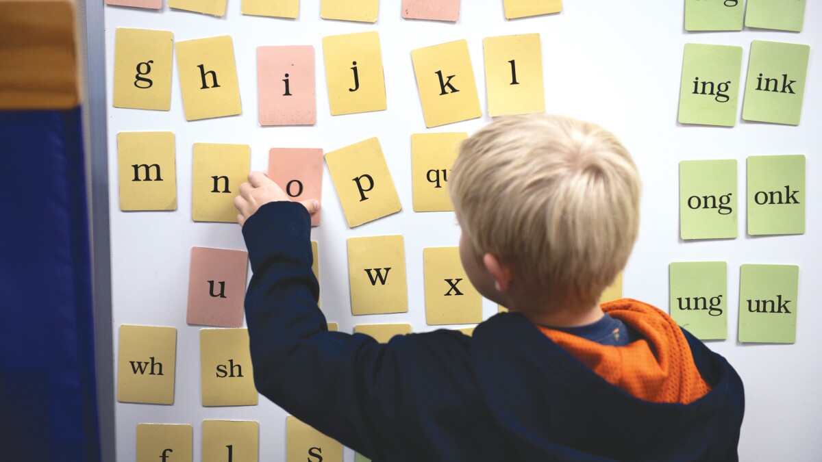 DyslexiaAB's tweet card. Literacy expert Susan Pimentel shares three evidence-based practices for how educators can boost reading proficiency.