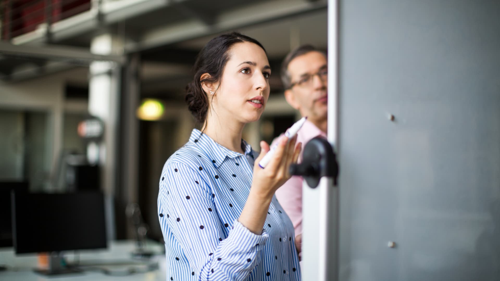 amydiehl's tweet card. A lot of Americans deal with inflation by asking for higher pay at their jobs. Not all groups were equally successful at upping their income.