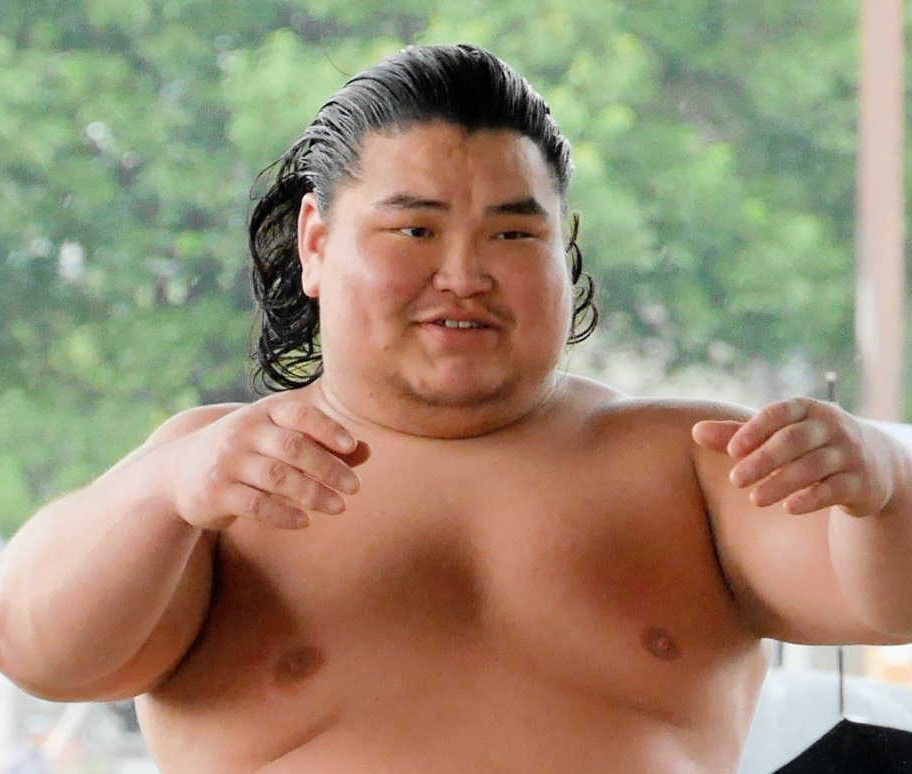 JSFOOD's tweet card. 　伊勢ケ浜部屋の新弟子でモンゴル出身のバトツェツェゲ・オチルサイハン（２３）＝伊勢ケ浜＝が第６３代横綱のしこ名「旭富士」を継承することが１０日までに決まった。１１日の大相撲九州場所３日目からの前相撲