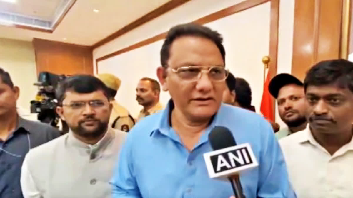 ETVBharatHindi's tweet card. अजहरुद्दीन ने अधिकारियों से मुलाकात की और उन प्राथमिकता वाले मामलों की पहचान करने को कहा जिन पर तत्काल ध्यान देने की आवश्यकता है.