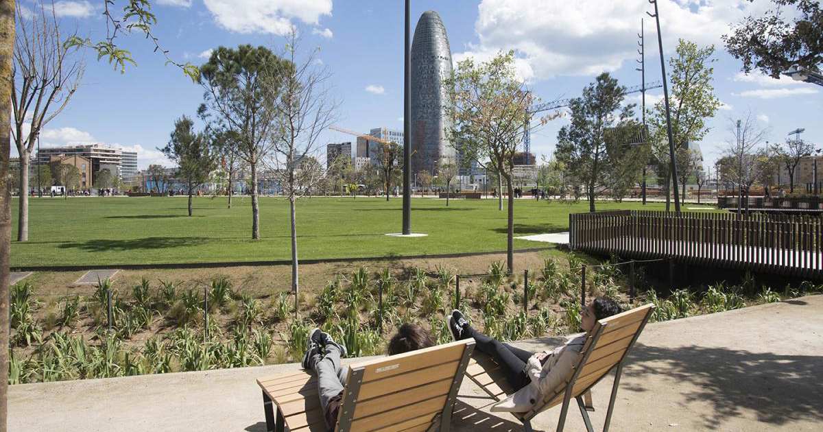 jamercadovargas's tweet card. Promover una movilidad sostenible, la inclusión de las personas y mejorar el medioambiente son algunas de las premisas a la hora de diseñar los espacios públicos de las ciudades. Descubre ejemplos...