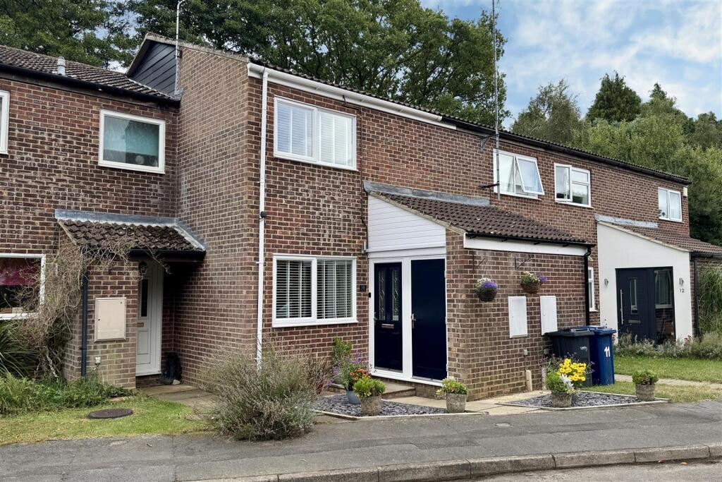 CardsTreebeec's tweet card. 2 bedroom terraced house for sale in Milford, GU8 for £369,500. Marketed by Emery and Orchard, Godalming