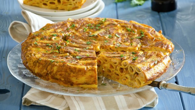 MetalSkunkBlog's tweet card. Un paio di riff avanzati da Skyforger, un etto di accordi di piano da Am Universum, una grattata di Elegy e il pranzo è servito.