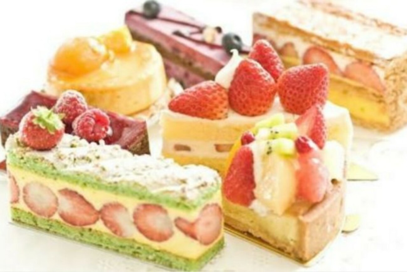 BLrH0S09KKgt93c's tweet card. こんにちは！ふーやんです！ 今回は 甘いものを食べても 良い時間について お話していきます！ 大体の方は 好きだと思います。 パフェやパンケーキなどの デザートと呼ばれるもの。 僕も大好きです！ でも ダイエットとなると、 それを我慢しなさい と言われますよね？ でも本当に我慢する必要って あるのでしょうか？ そんなこ…