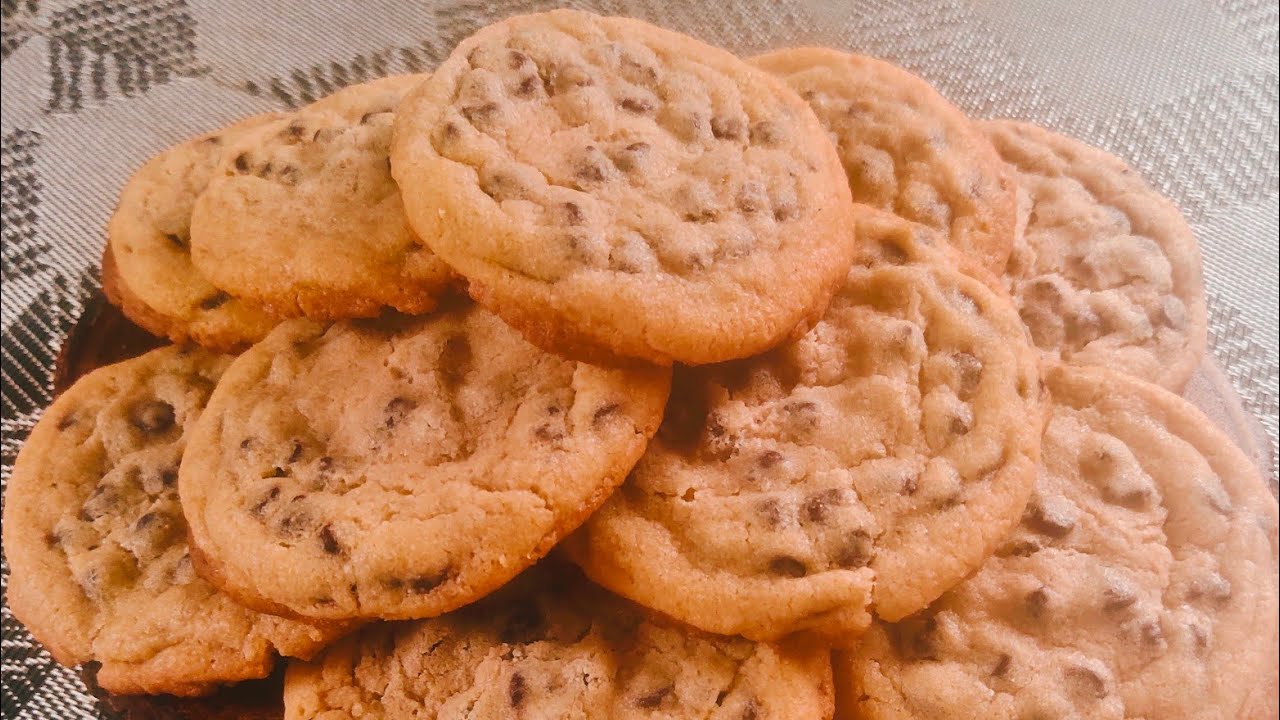 strangetalespod's tweet card. chocolate chip cookie 'soft & chewy'