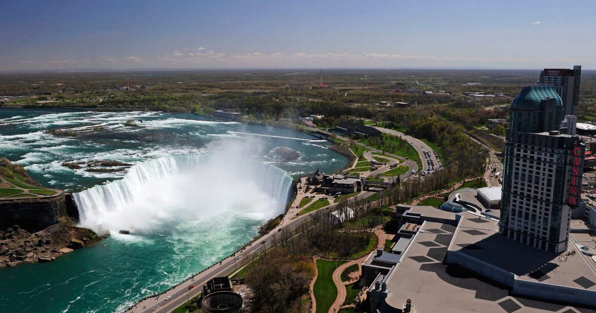 wearektwo's tweet card. As one of Canada's only true tourist towns, the market dealing with fewer U.S. visitors