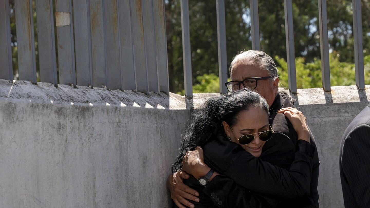 AP's tweet card. An Ecuadorian police report says the six men arrested as suspects in the assassination of an anti-corruption presidential candidate are Colombian nationals.