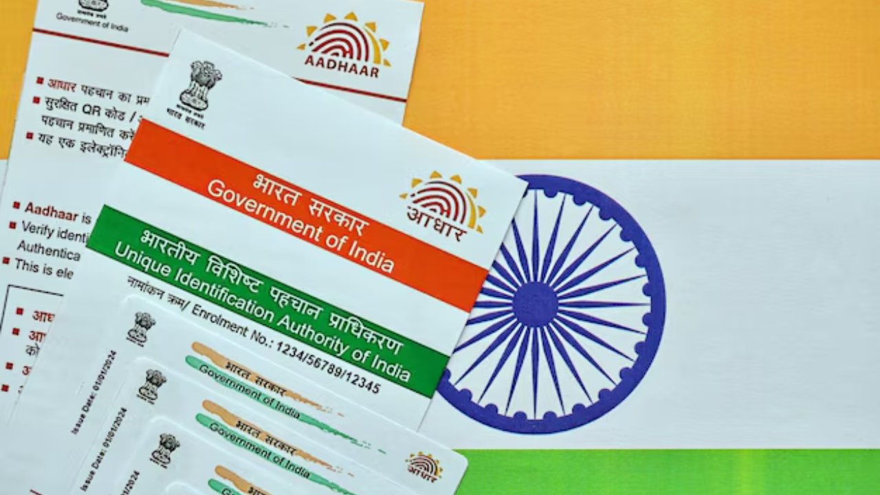 TheNavbharatliv's tweet card. Aadhaar Card Verification: Aadhar card आज सिर्फ एक पहचान पत्र नहीं रह गया है, इससे कई काम किए जा सकते है, ऐसे में अगर किसी नकली कार्ड का पता करना हो तो क्या करना होगा।