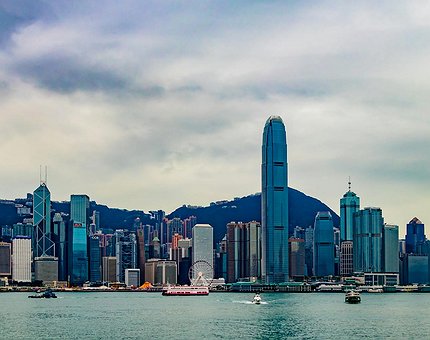 iHodl_com_en's tweet card. Hong Kong has moved its flagship digital currency initiative from a test environment to a live pilot with real-value transactions.