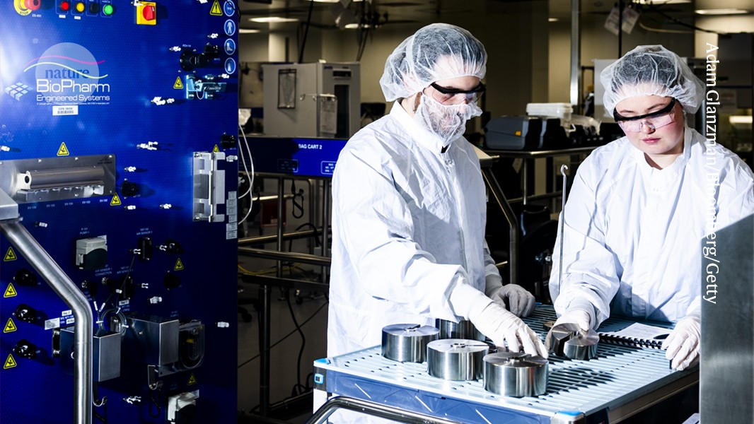 MDAndersonNews's tweet card. Nature - The same mRNA technology that quickly brought the world a vaccine for COVID-19 is now showing promise as a bespoke therapy for cancer.