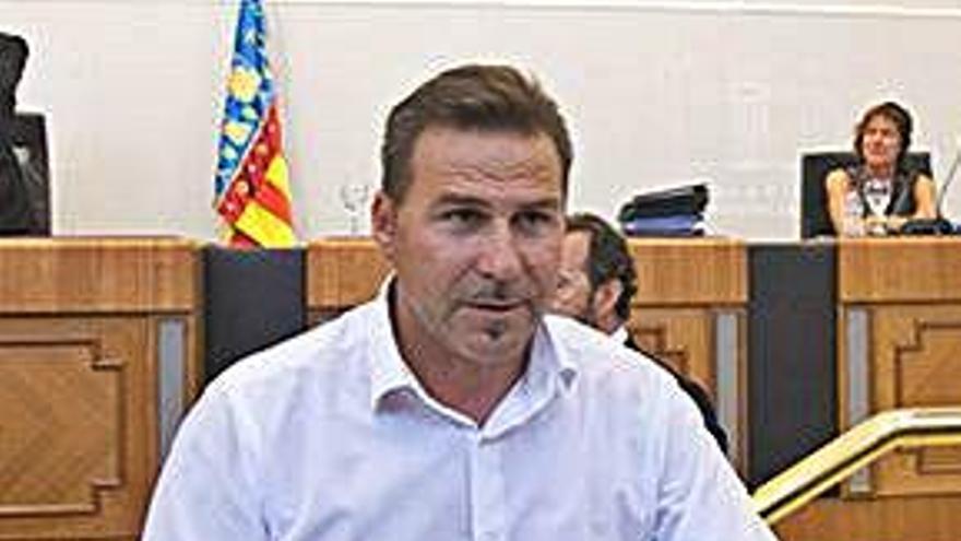 CompromisBusot's tweet card. Compromís y PSOE acusan al alcalde de «oscurantismo» y de «creer que la localidad es su cortijo particular»