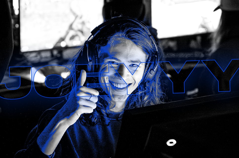 ukcsgo's tweet card. Royals arrive to EPIC.LAN 41 with the familiar names but a newcomer by the name of joeyyy. UKCSGO interviews Royals' newest rifler.