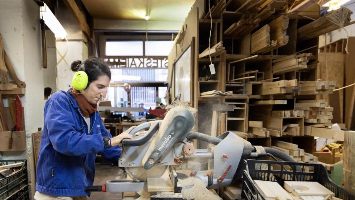 hospitaldelmar's tweet card. Los itinerarios de los jóvenes son ahora impredecibles. Van y vienen entre formaciones distintas (de ciclos a la universidad y a la inversa), siguen trayectorias