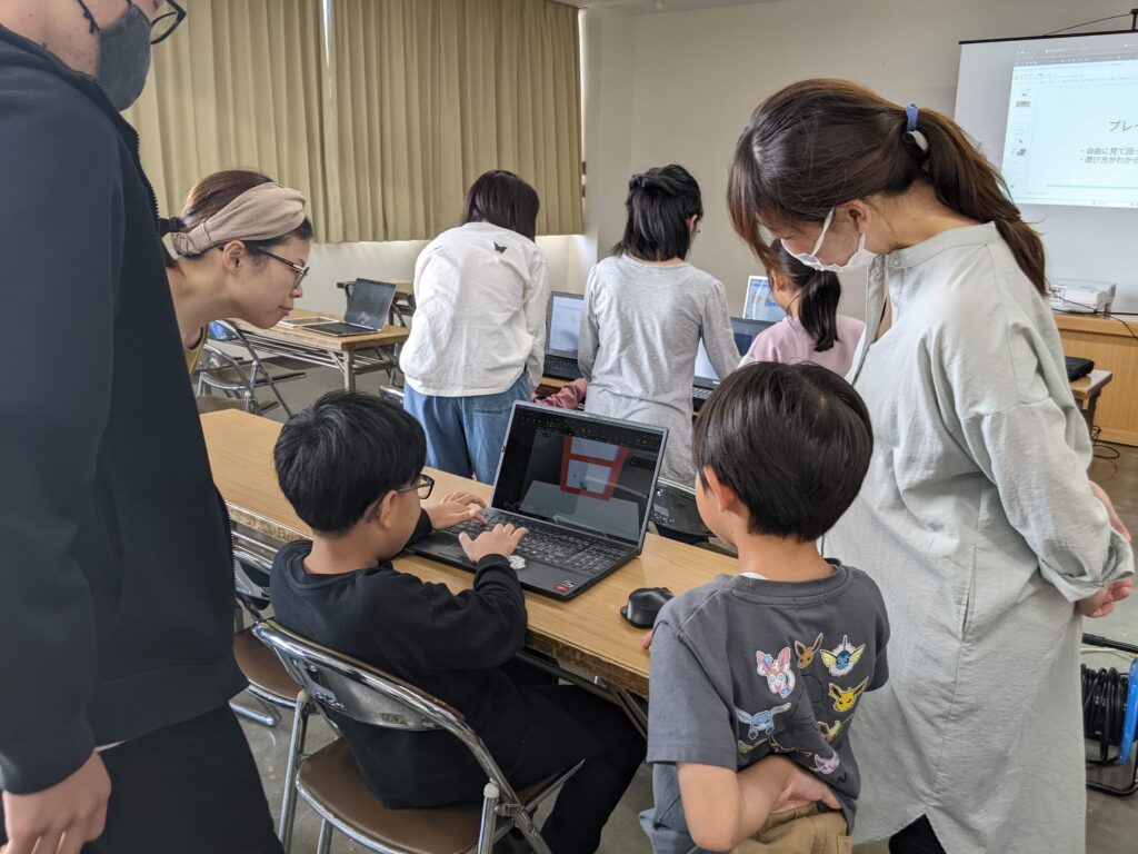 DojoNihonmatsu's tweet card. こんにちは、CoderDojo二本松 チャンピオン(主宰)のたんじです。子どものためのプログラミング道場「CoderDojo二本松」の26回目を9/28(日)に安達公民館にて実施しました！その様子をレポートしていきます。参加者まずは今回の参加者です。ニンジャ(子どもたち) 7人メンター(教えてくれる人)　うすき、たんじ各保護者 活動内容活動内容は以下となります。道場の説明、TOPIC話（10...