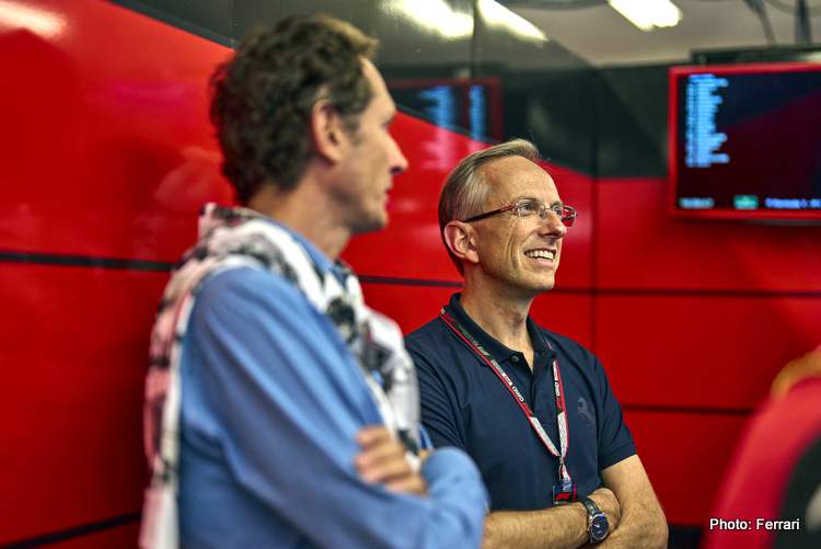 Graftechweb's tweet card. Ferrari continua con toni ottimistici, Mercedes ammette gli errori: confronto tra le due comunicazioni.