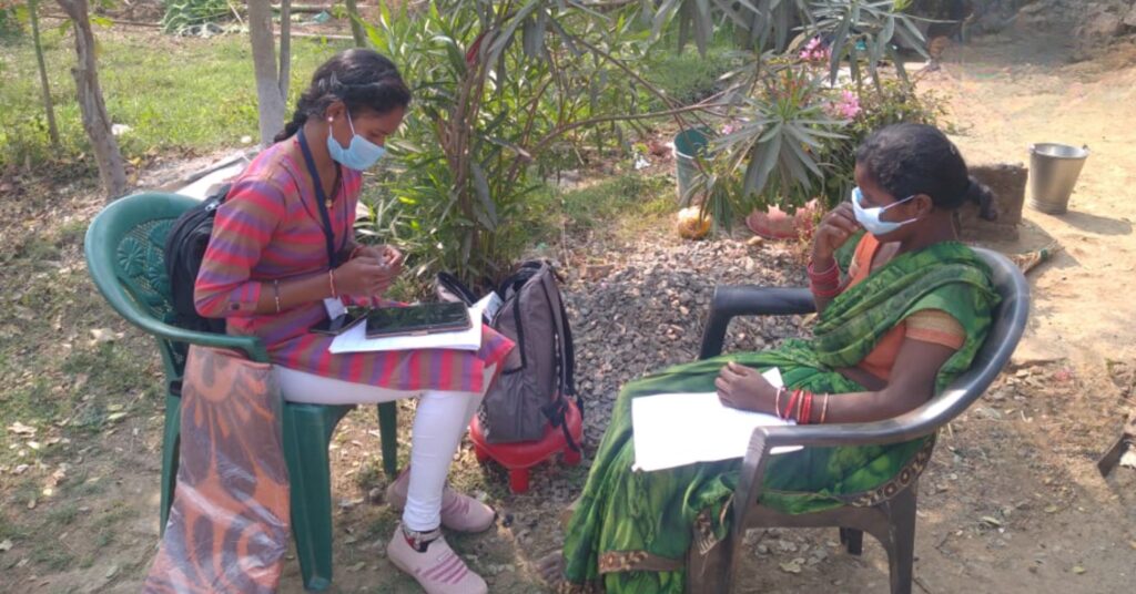 IDinsight's tweet card. How IDinsight's DataDelta evaluated socio-economic outcomes of phone use by women in rural Chhattisgarh, India.