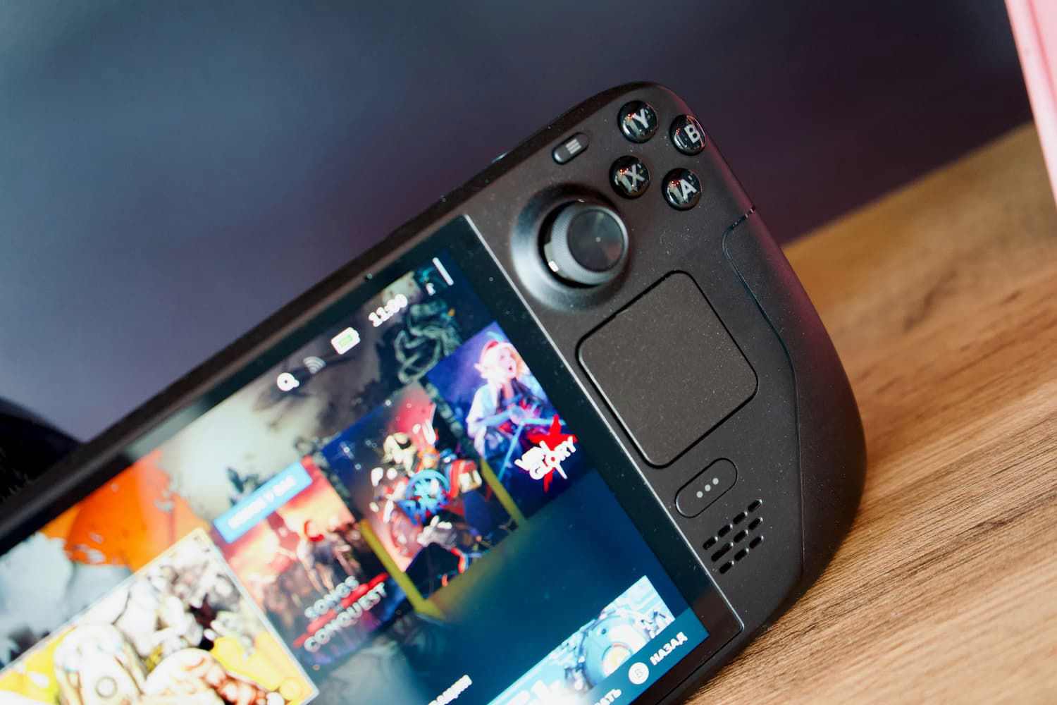 comss's tweet card. Valve выпустила SteamOS 3.7.18 Beta с важными исправлениями: восстановлена корректная работа аудио при подключении наушников, устранены просадки FPS из-за оверлея, улучшено взаимодействия с VRR и...