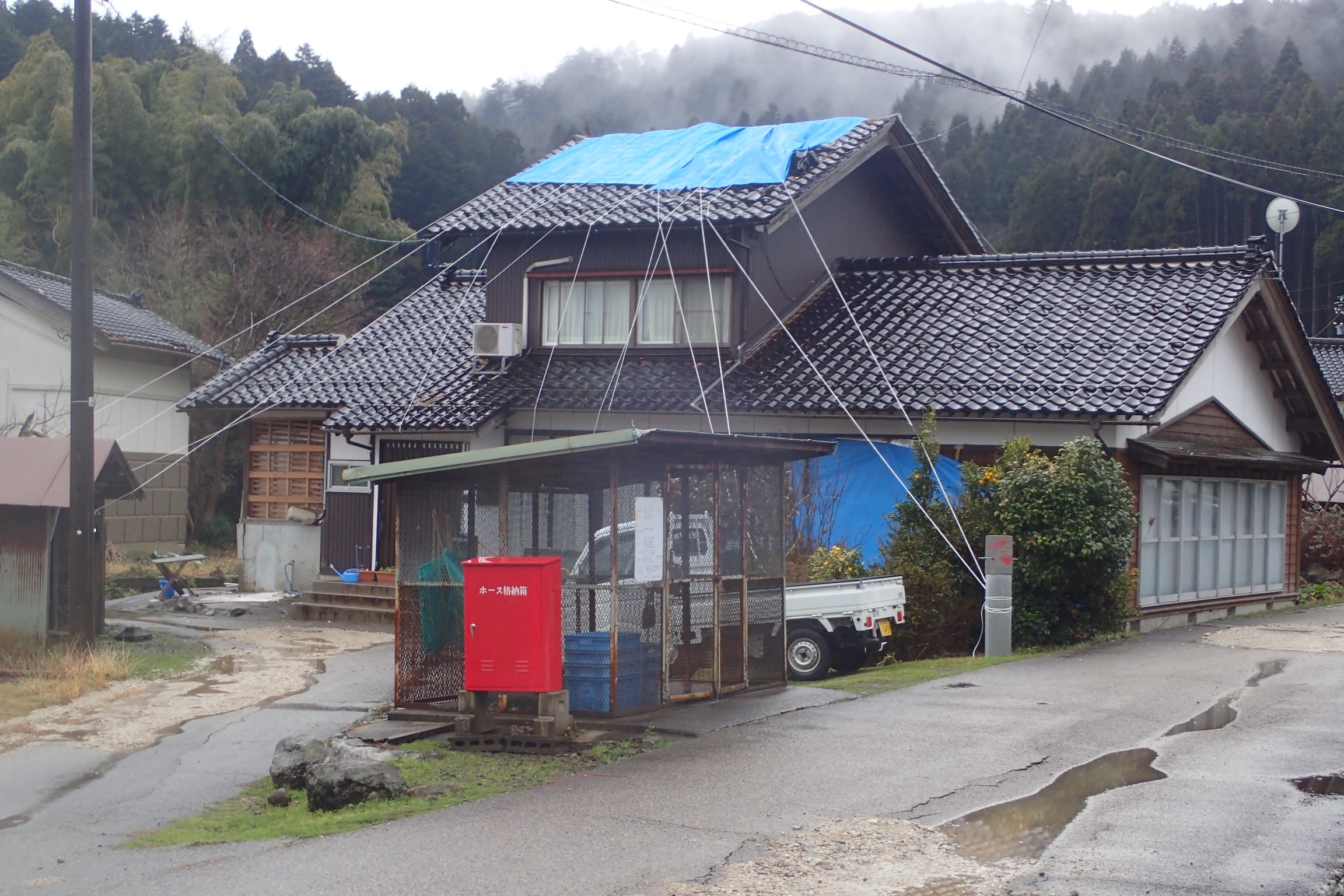 kyoudou_center's tweet card. 1月5日に神戸を出発した第二次隊の山村（CODE）からのレポートです。1月6日に小牧に入りました。 小牧に来る…