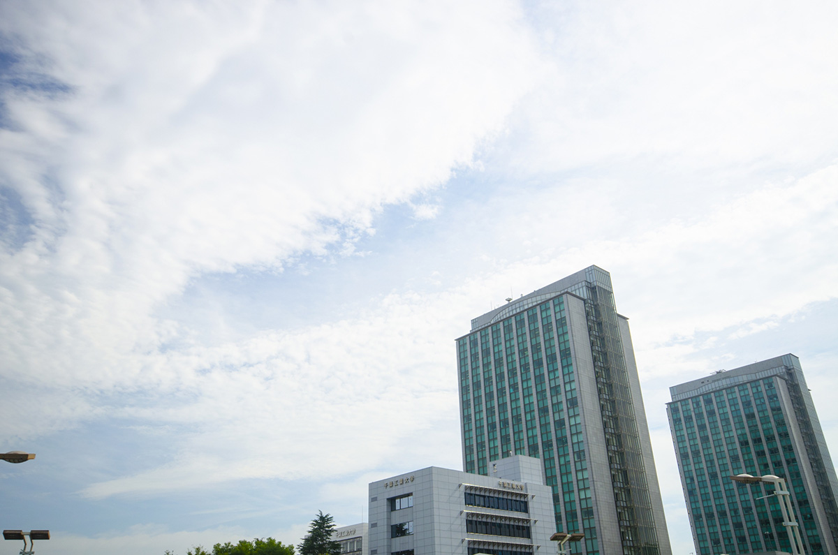 geckyokawa's tweet card. 志願者数の多い大学といえば、近畿大学や明治大学など「大都市部の総合大学」を思い浮かべる向きが多かろう。…