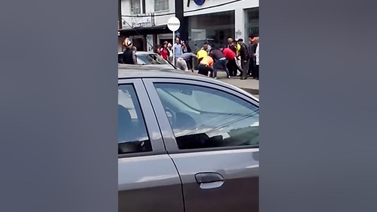 ColaboraLibre's tweet card. Ataque de pitsbur en Fontibon