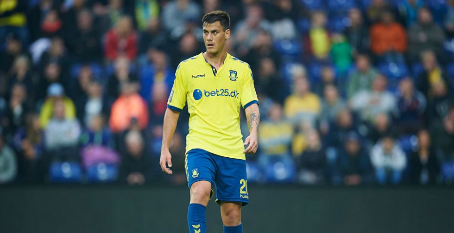 SSorgenfri's tweet card. Dario Dumic er bosnisk landsholdsspiller med dansk pas. Den tidligere Brøndby-spiller fastslår, at han har store følelser for begge lande, og han giver intet for dem, der siger, at det kan man ikke.