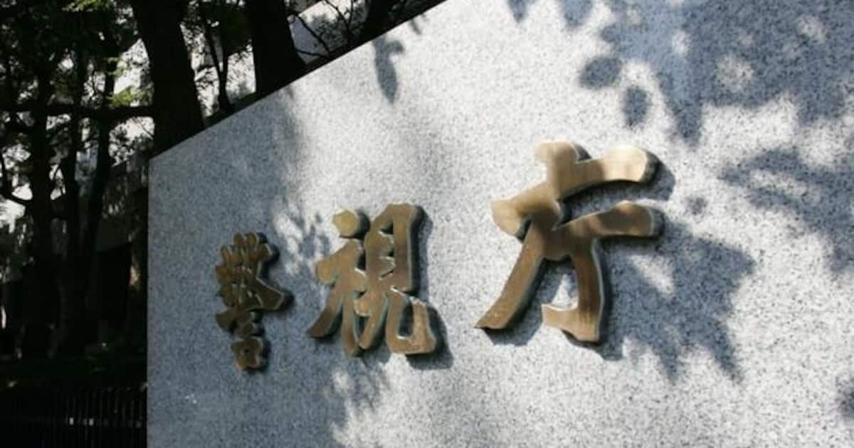 Sankei_news's tweet card. 金の延べ棒を密輸したなどとして、警視庁は関税法違反（無許可輸入）や消費税法違反などの疑いで、職業不詳の館野仁容疑者（53）＝千葉県習志野市＝と、会社役員の桜井…