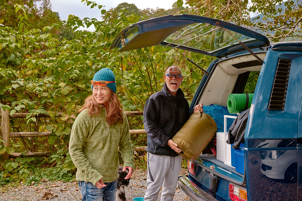 MarksDogBlog's tweet card. Traveling with your dog can be a lot of fun, but it's important to make sure that you pack the right items to keep them happy and safe. Here