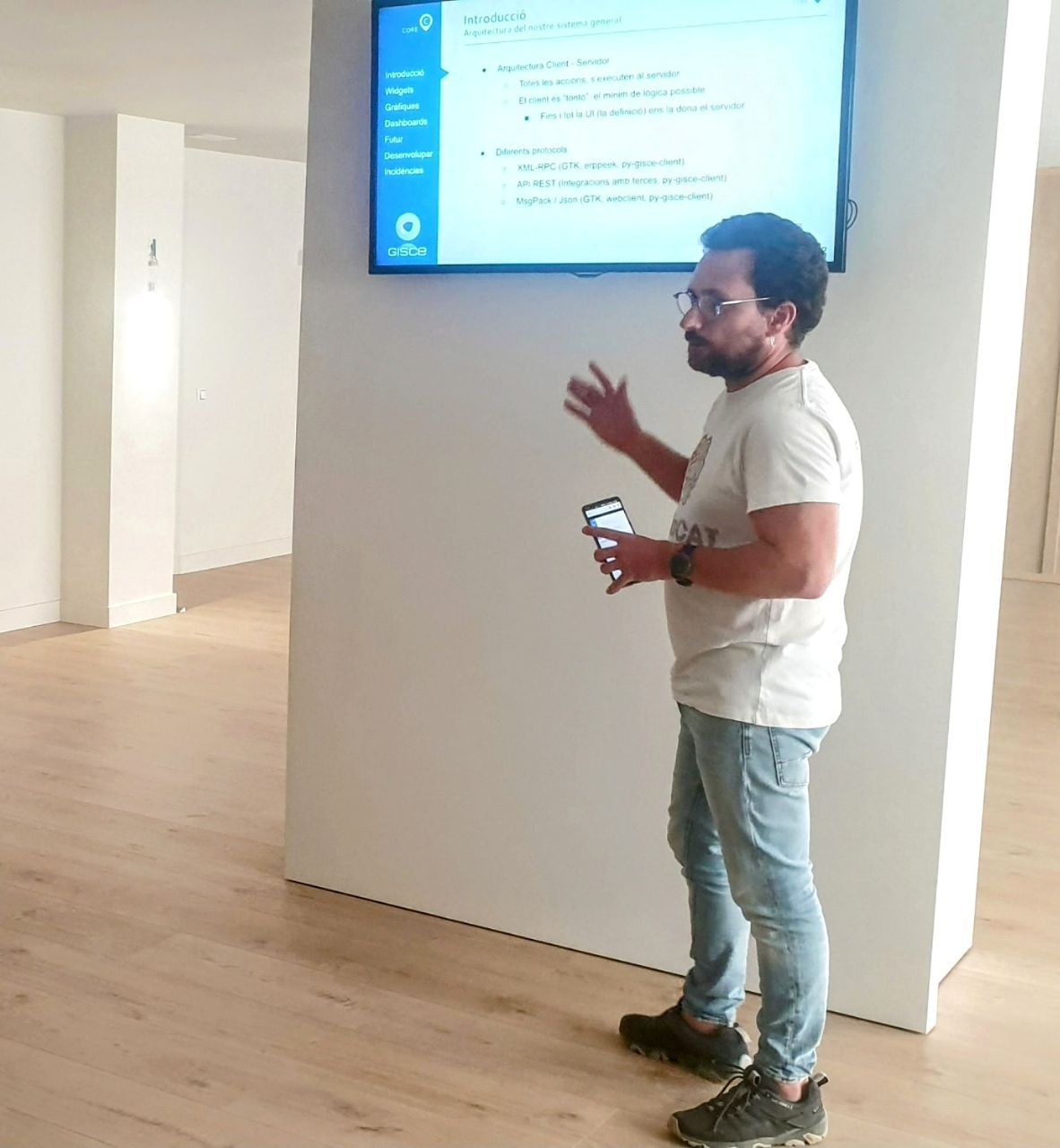 gisce's tweet card. 🚀 El divendres passat, vam organitzar una sessió de formació interna per part de l'Eduard Carreras i Nadal, aquest cop centrada en la tecnologia que utilitzem per fer la part d'interficie d'usuari....