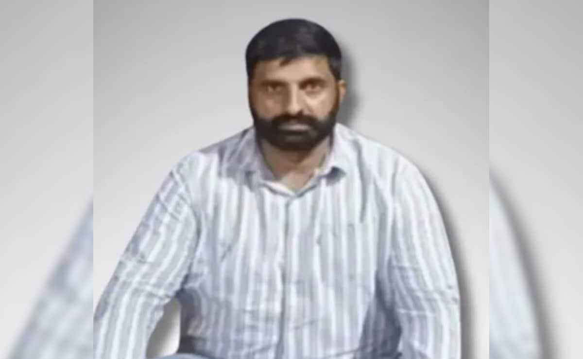 ndtvindia's tweet card. राजस्थान ATS ने बजरंग सिंह के पास से 200 किलो गांजा की खेप बरामद की है. पुलिस अधिकारियों के अनुसार ओडिशा-तेलंगाना में पुराने संपर्कों को इस्तेमाल कर बजरंग सिंह इस गैंग को चला रहा था. 