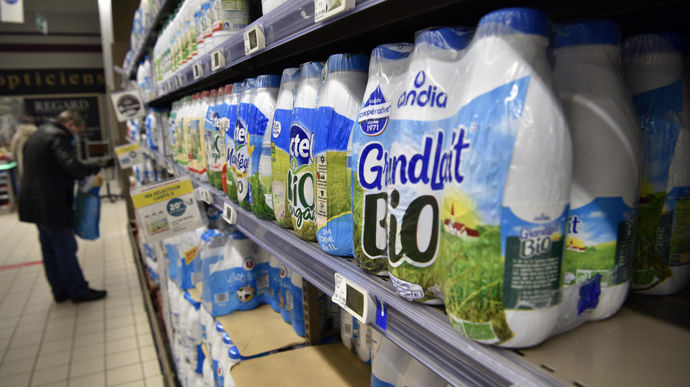 FUMERYD's tweet card. L’association Solaal noue un partenariat avec la coopérative Sodiaal pour fournir du lait demi-écrémé en briques aux associations caritative...