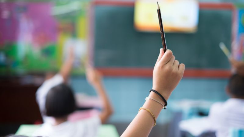 maggiemfox's tweet card. An unvaccinated elementary school teacher who took off their mask to read to students ended up infecting more than half of them last May – and they went on to infect other students, family members...