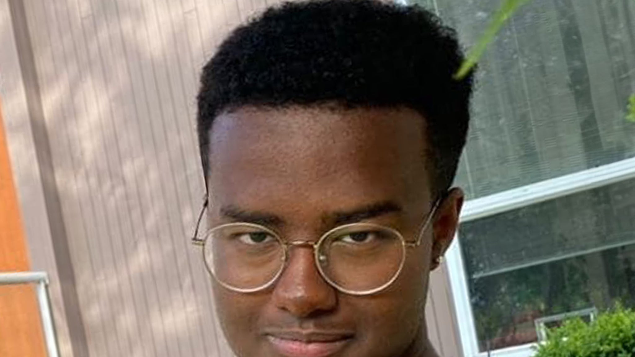 TMZ's tweet card. Muudea Sedik -- a popular YouTuber who goes by Twomad online -- has died ... TMZ has learned.