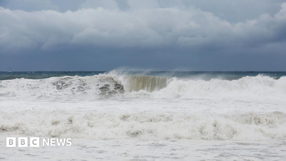 GeographyPC's tweet card. Three reported dead in Jamaica as meteorologists warn of "life-threatening winds, flooding and storm surge".
