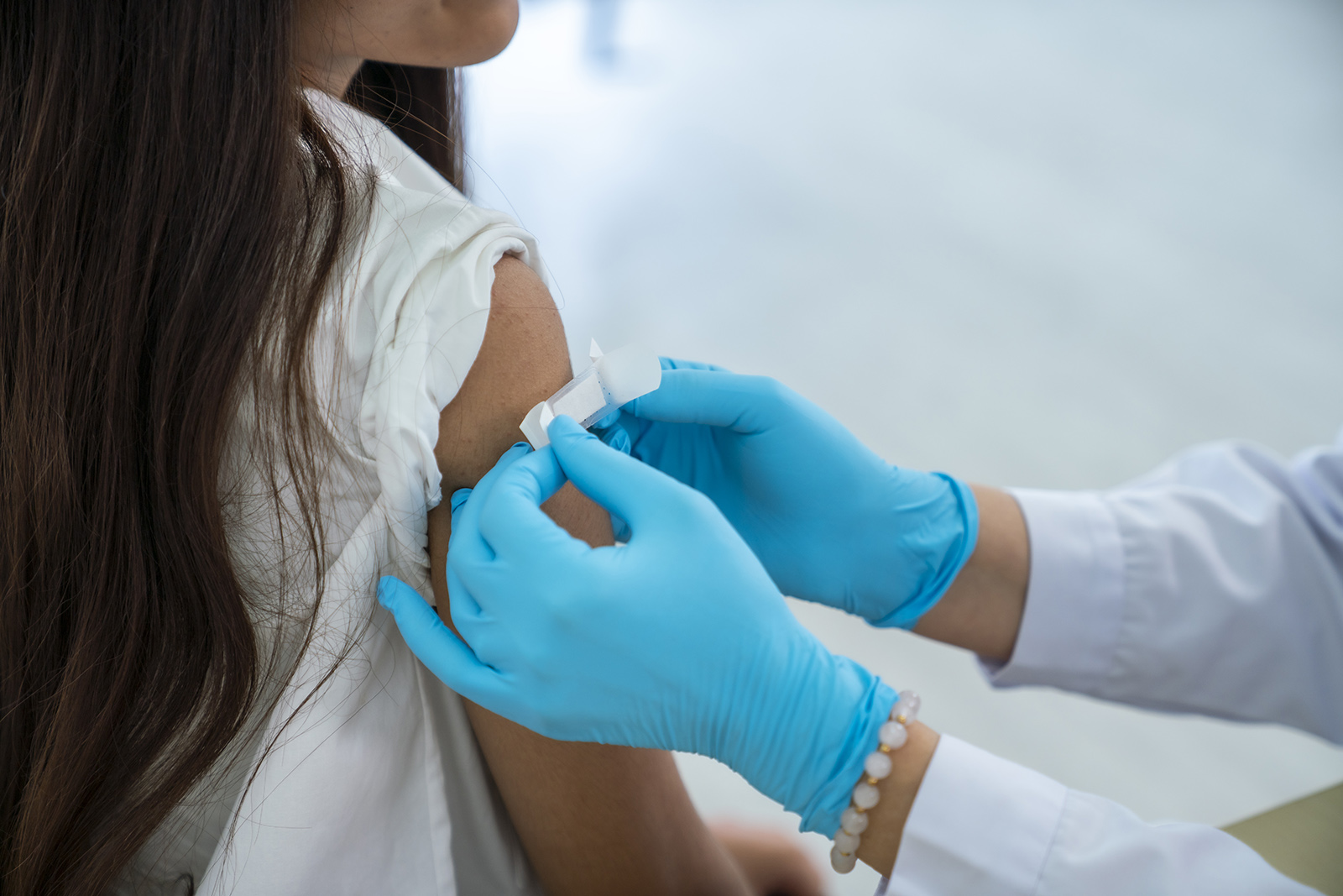 onlinehyphen's tweet card. Dr Zoyah Hussain, who leads on immunisations in her area of West Yorkshire, dispels myths and explains her work