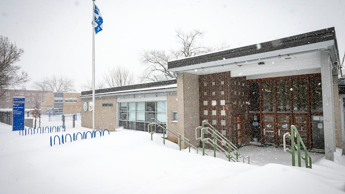 MarieRose42's tweet card. Tous les profs de la province devraient être évalués tous les deux ans, suggère le plan d’action des deux accompagnateurs déployés à l’école Bedford.