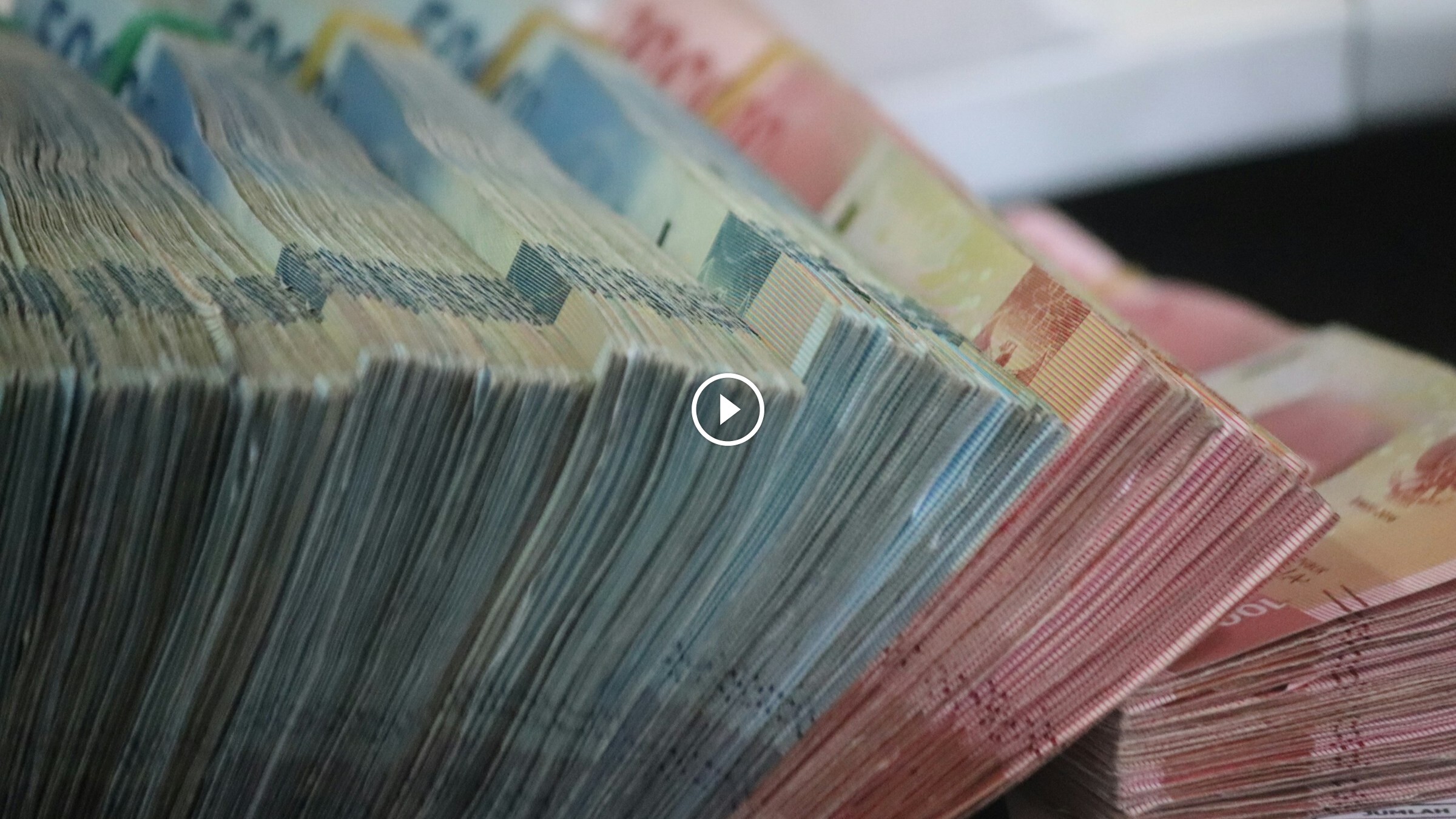 lvslmedia's tweet card. La croissance de la dette publique fait l’objet de toutes les attentions. Toutefois, si tel est le cas, c’est en raison des choix qui ont été faits pour l’assumer. Recourir aux marchés financiers...