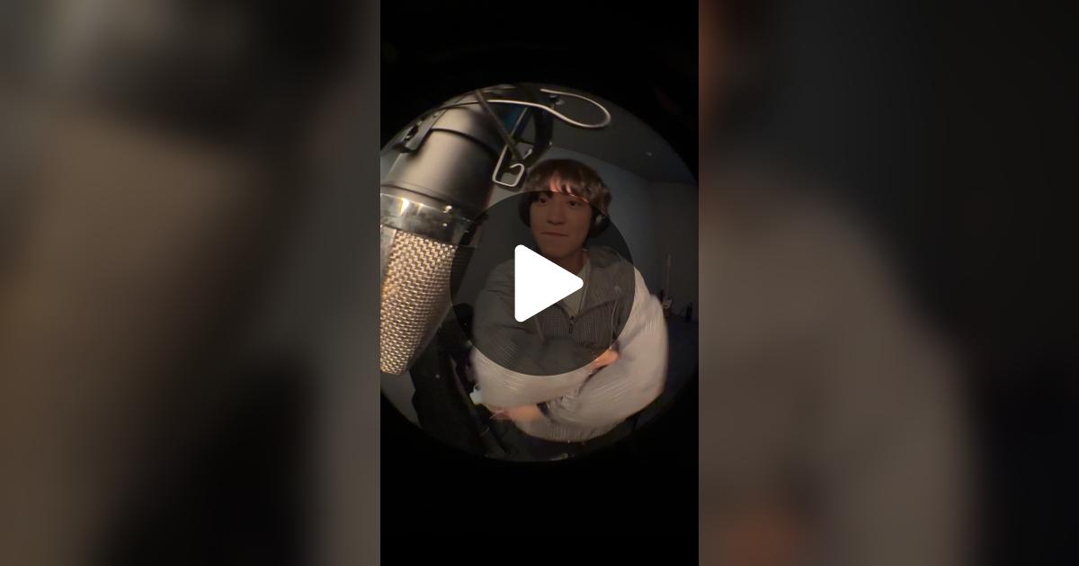 weareoneEXO's tweet card. 415.2K likes, 2688 comments. “¡Upside Down!”